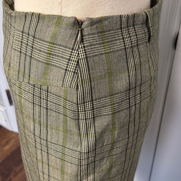 Vintage Burberry Checkered pleated Pencil Skirt in Olive and Beige 8 - Picture 5 of 12